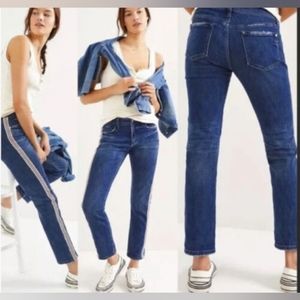 Pilcro slim boyfriend crop jeans